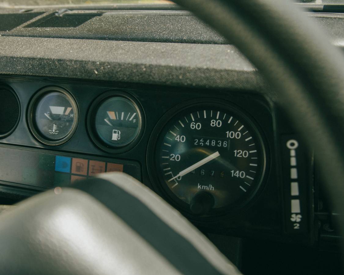 Land-rover-Defender-90-diesel-1991-black-21