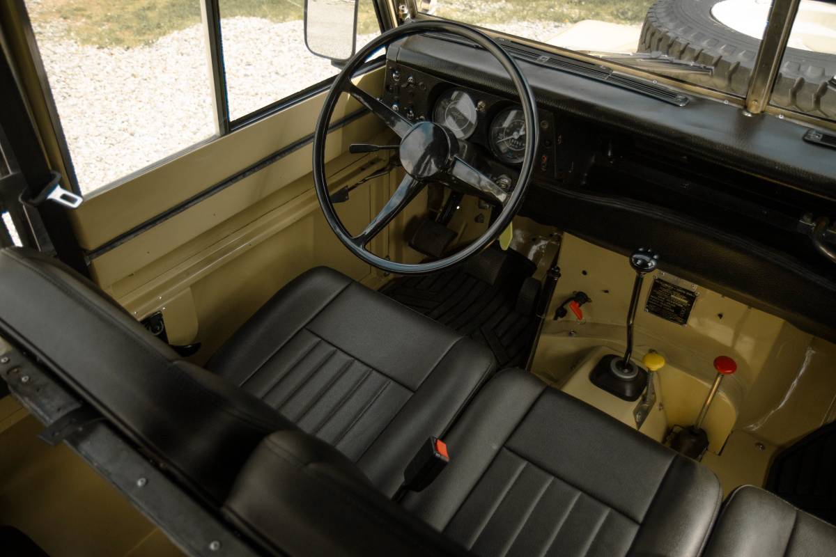 Land-rover-Santana-series-iii-1977-yellow-19