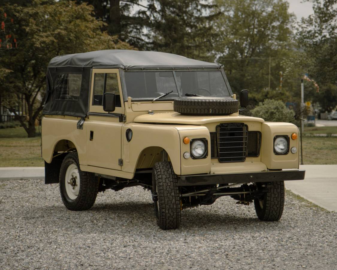 Land-rover-Santana-series-iii-1977-yellow-2