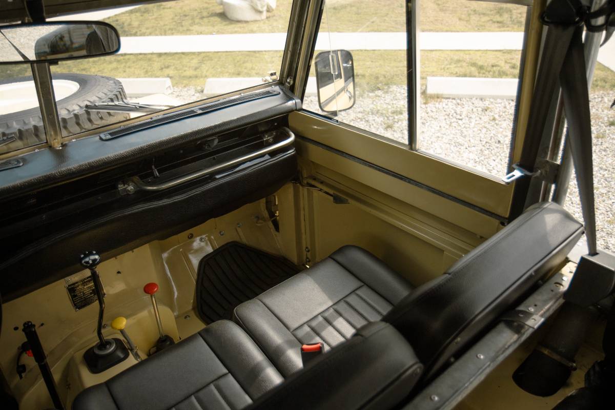 Land-rover-Santana-series-iii-1977-yellow-20