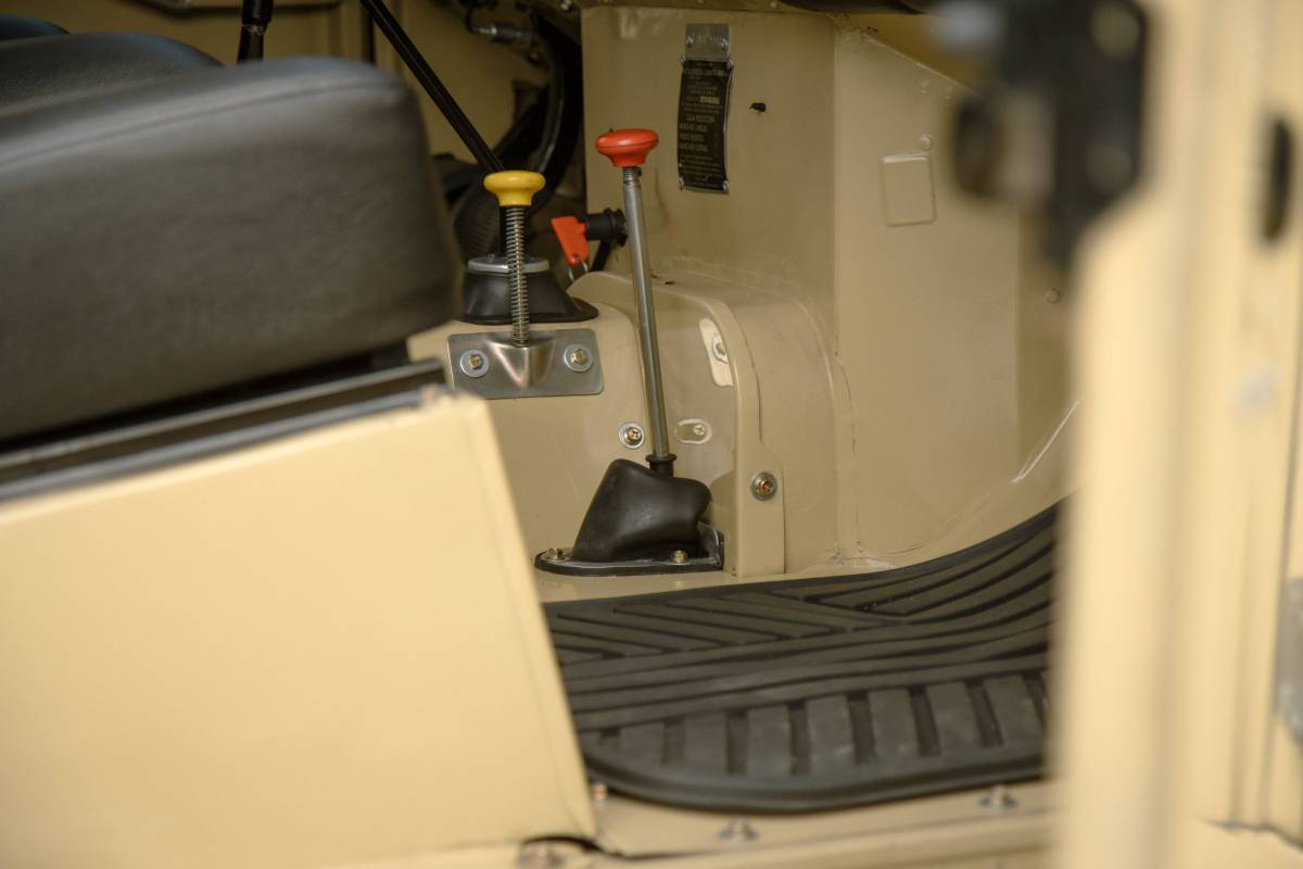 Land-rover-Santana-series-iii-1977-yellow-22