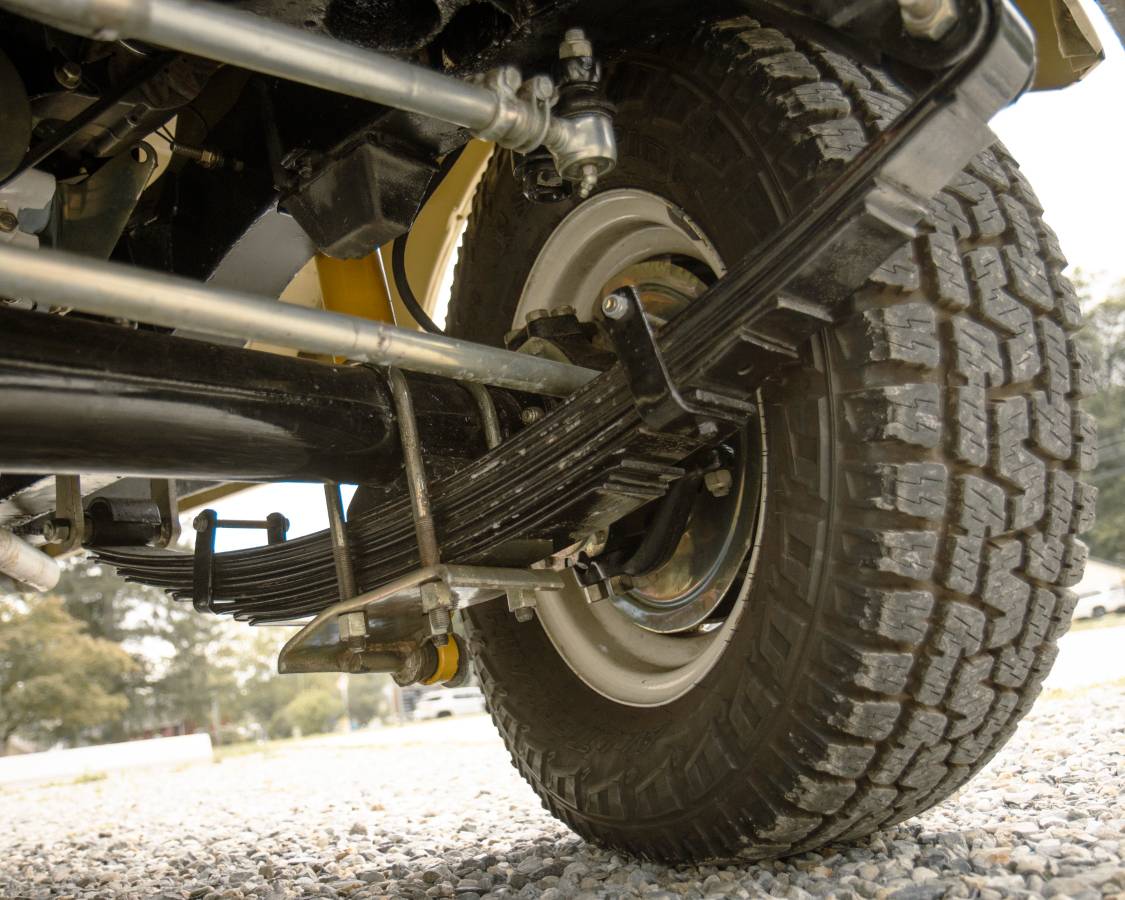 Land-rover-Santana-series-iii-1977-yellow-7