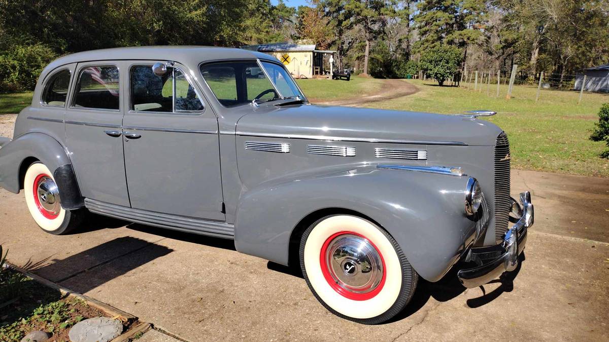 Lasalle-Series-50-sedan-1940-grey-1