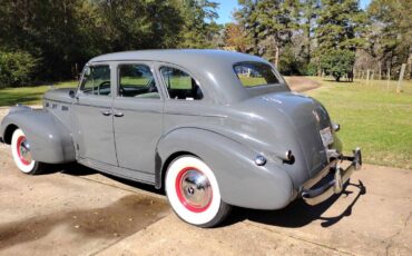 Lasalle-Series-50-sedan-1940-grey-2