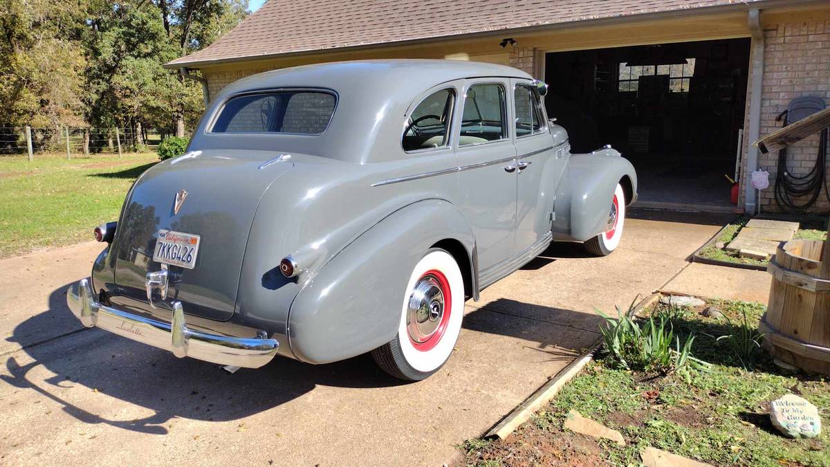 Lasalle-Series-50-sedan-1940-grey-3