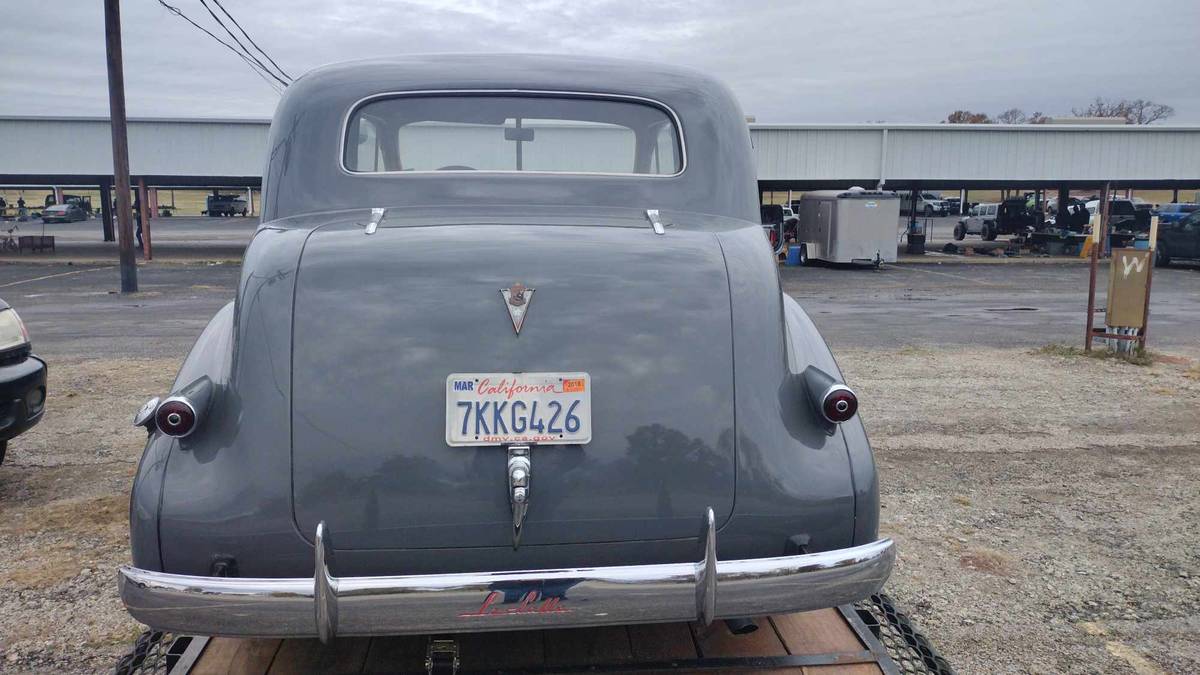 Lasalle-Series-50-sedan-1940-grey-6