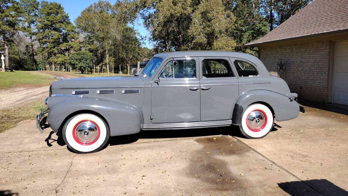 Lasalle-Series-50-sedan-1940-grey