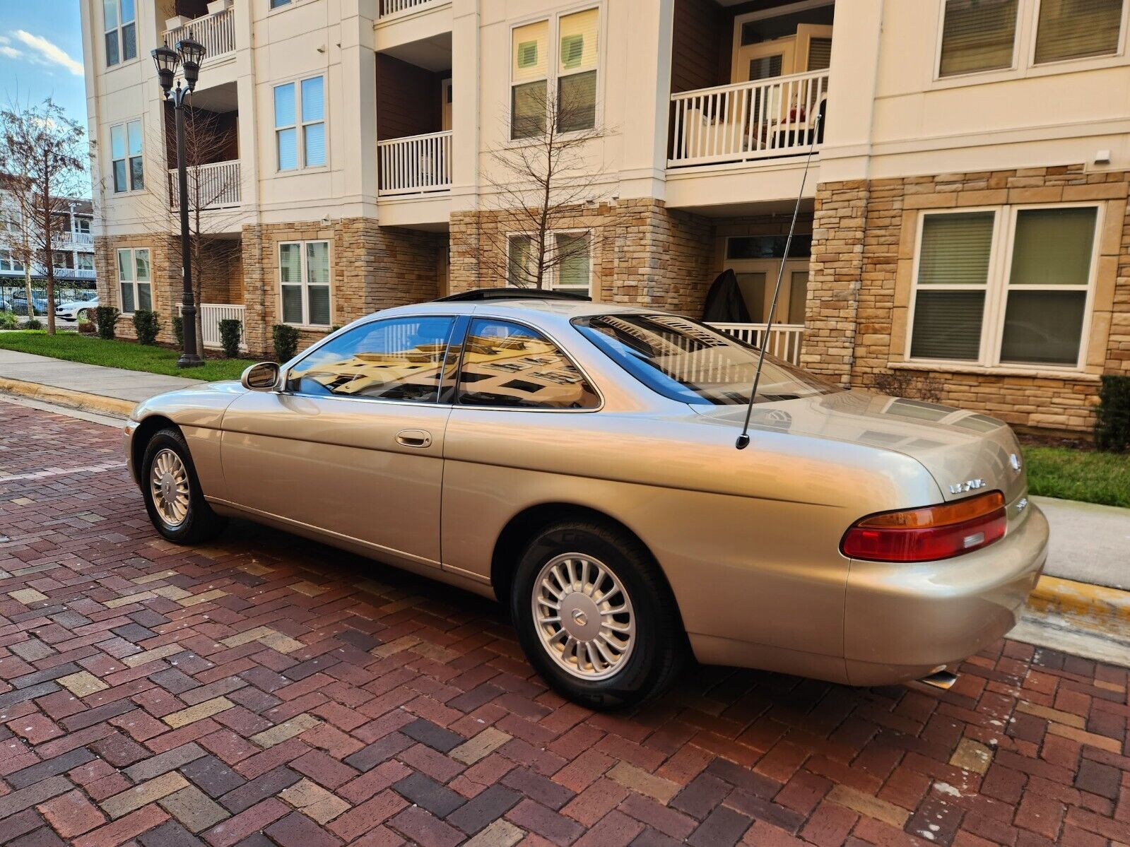 Lexus-SC-1992-Coupe-12