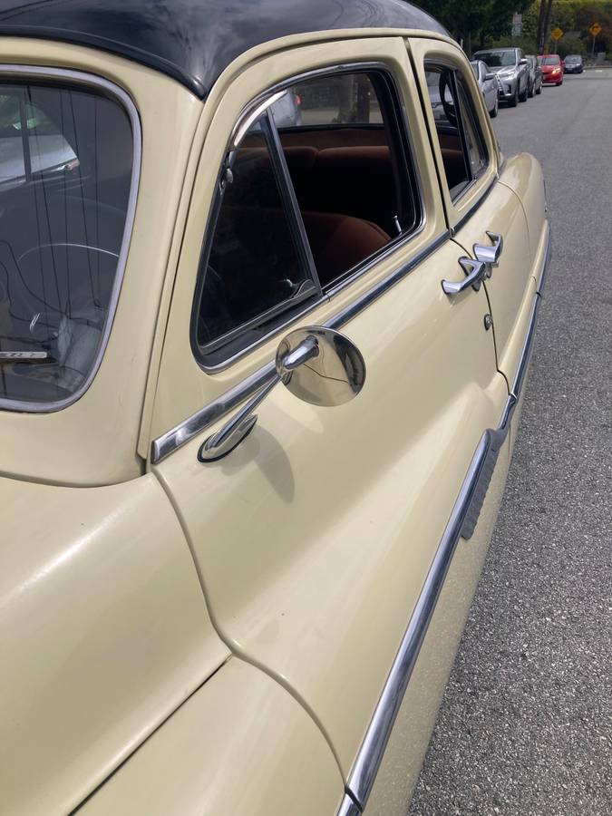 Lincoln-1951-yellow-9