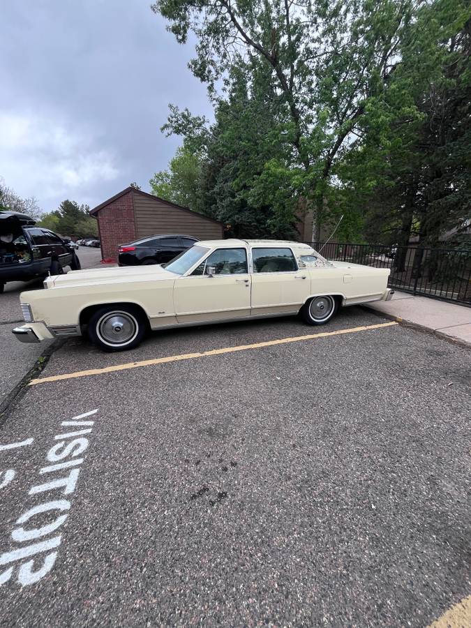 Lincoln-Cartier-town-car-1978-6
