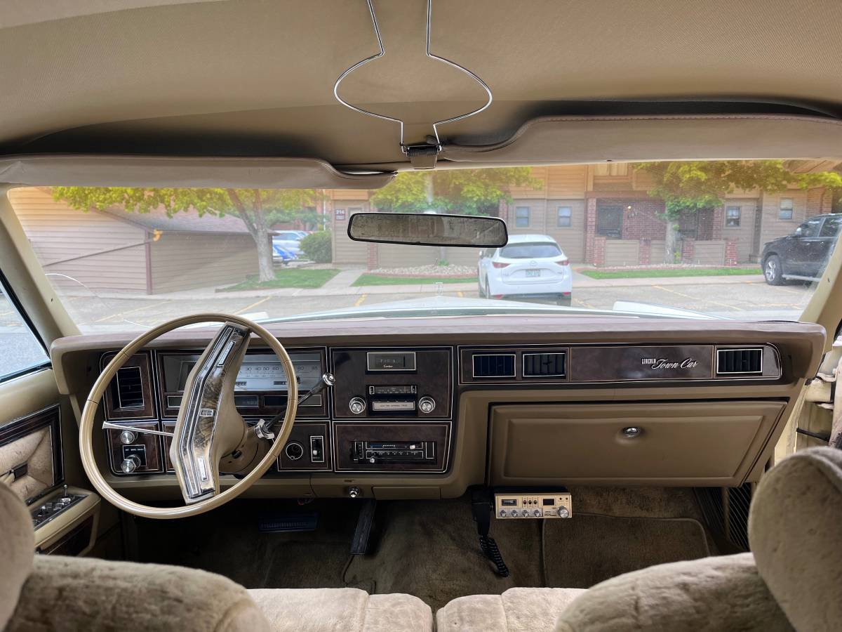 Lincoln-Cartier-town-car-1978-7