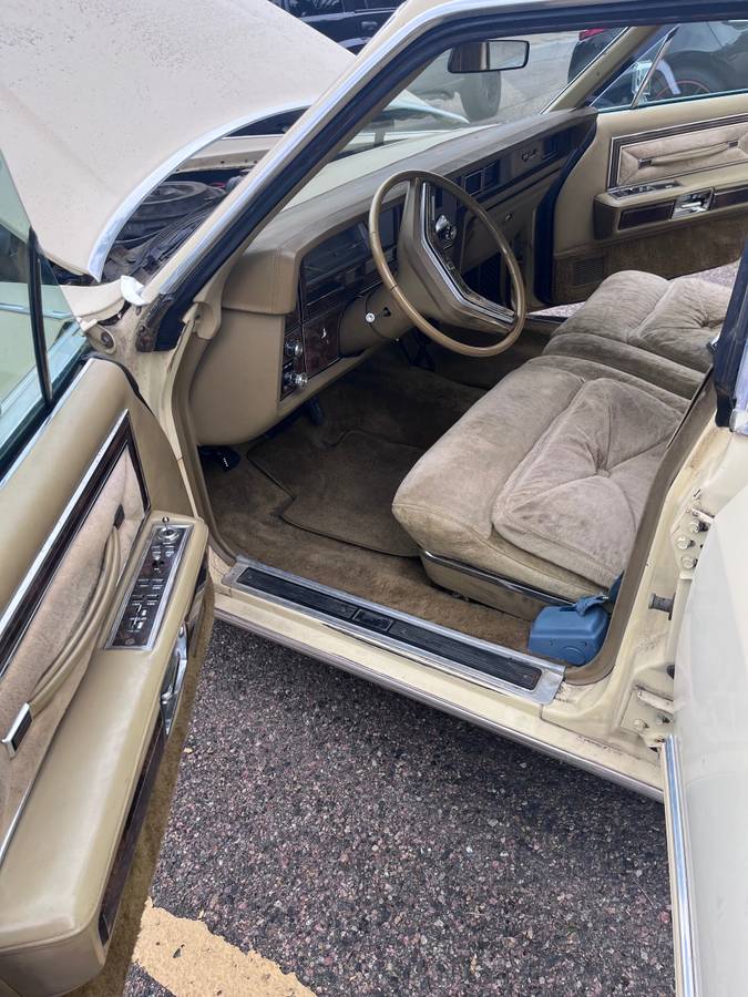 Lincoln-Cartier-town-car-1978-9