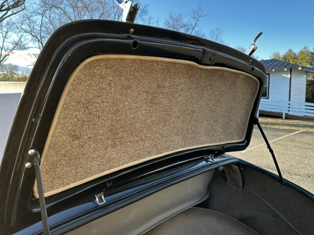 Lincoln-Continental-1941-Convertible-14