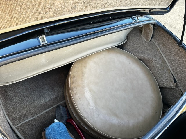 Lincoln-Continental-1941-Convertible-15