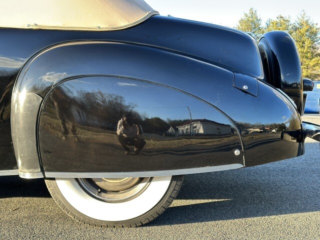 Lincoln-Continental-1941-Convertible-8