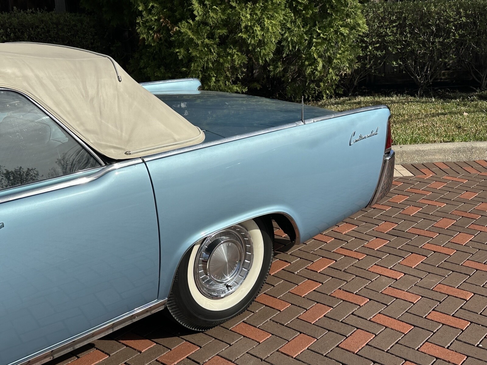 Lincoln-Continental-1962-15