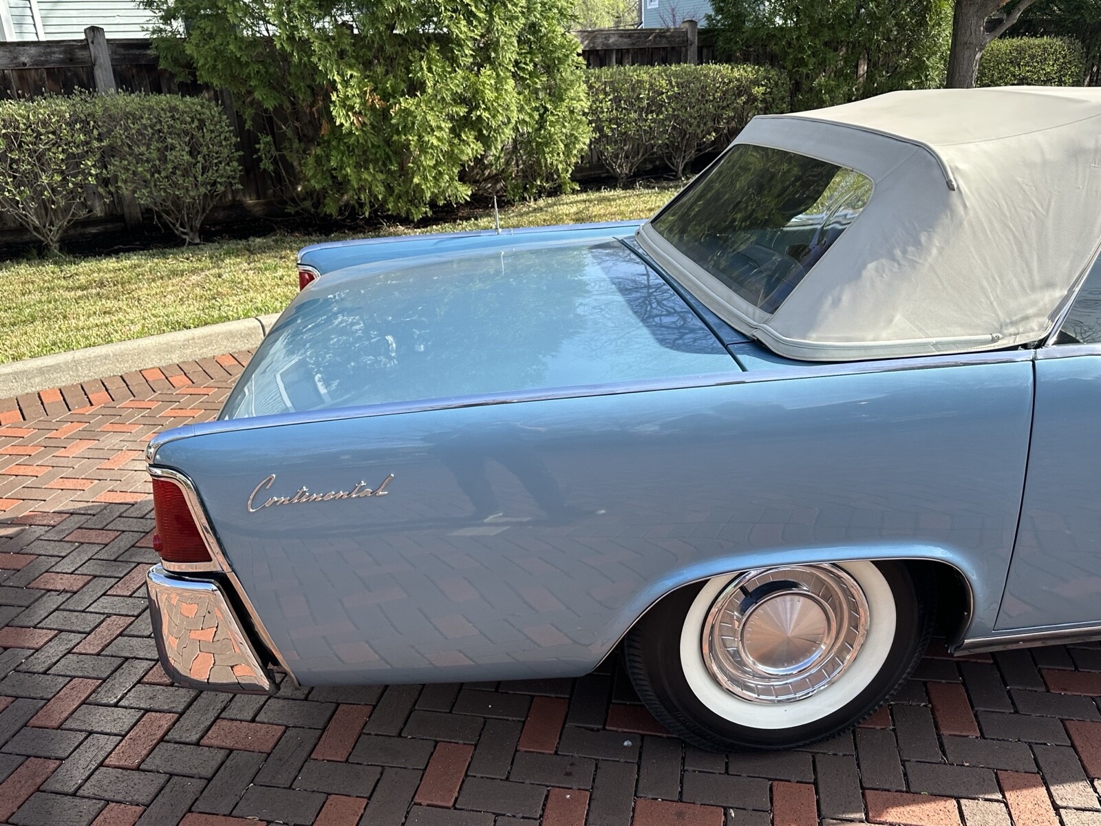 Lincoln-Continental-1962-33