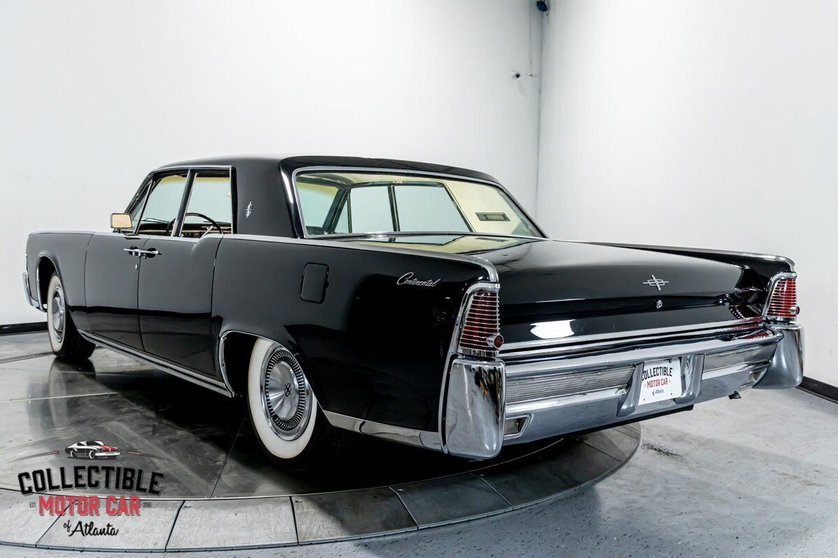 Lincoln-Continental-1965-Sedan-10