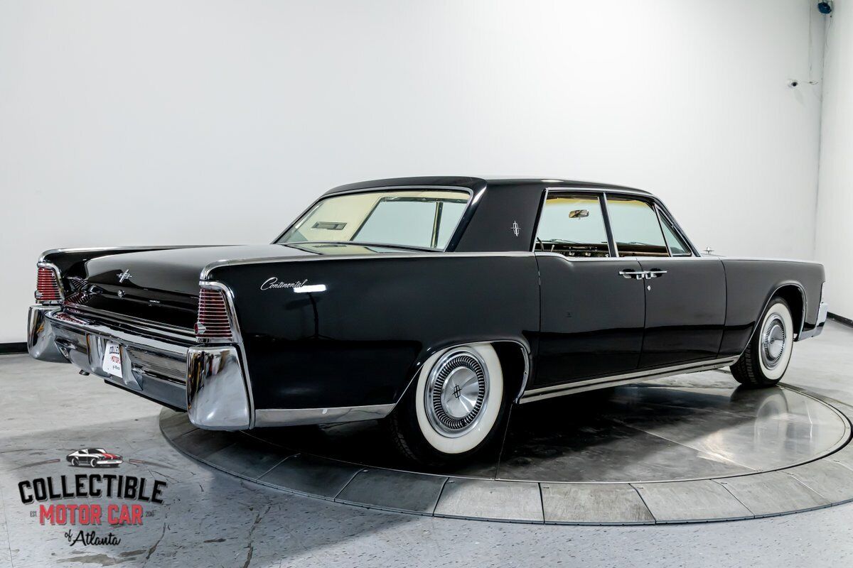 Lincoln-Continental-1965-Sedan-13