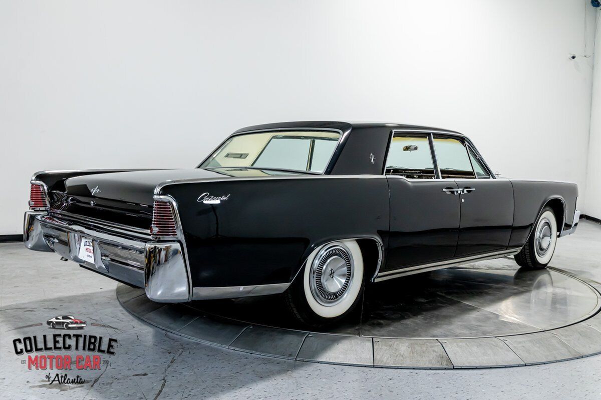 Lincoln-Continental-1965-Sedan-14