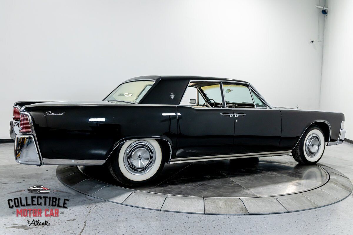 Lincoln-Continental-1965-Sedan-15