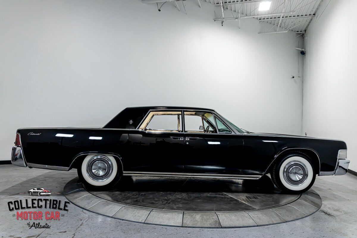 Lincoln-Continental-1965-Sedan-16