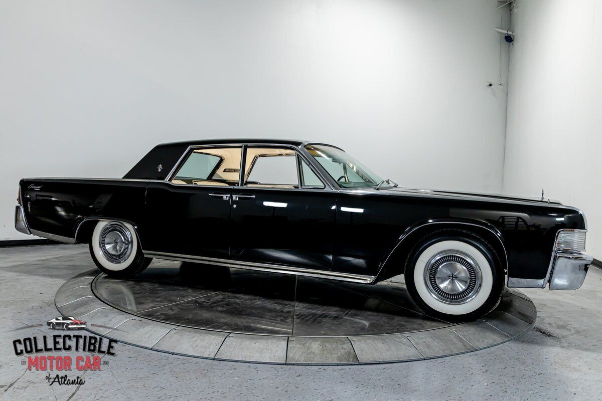 Lincoln-Continental-1965-Sedan-17