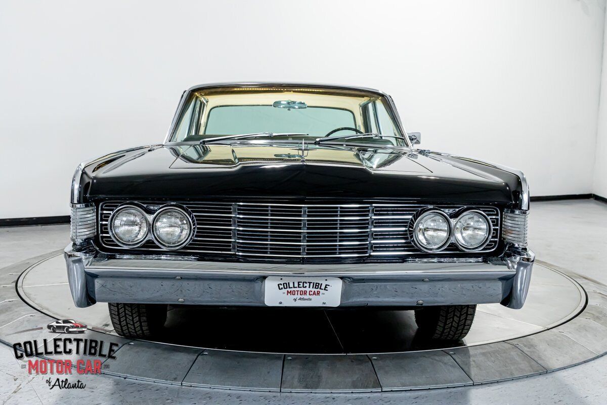 Lincoln-Continental-1965-Sedan-21