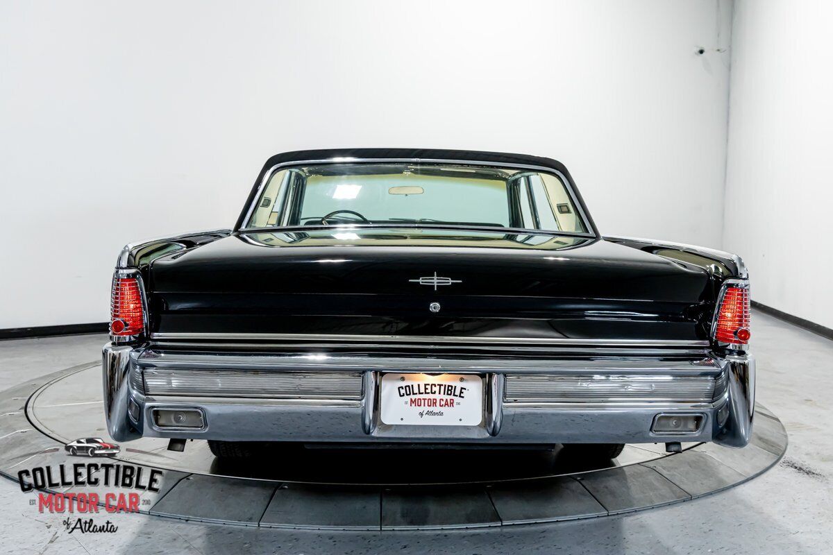 Lincoln-Continental-1965-Sedan-23