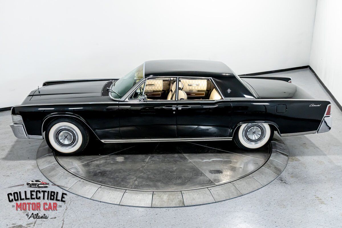 Lincoln-Continental-1965-Sedan-25