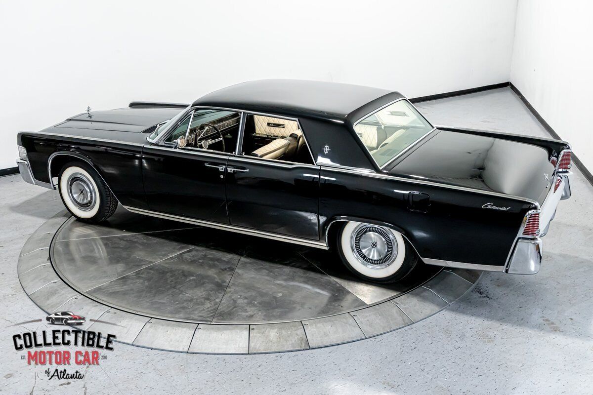 Lincoln-Continental-1965-Sedan-26