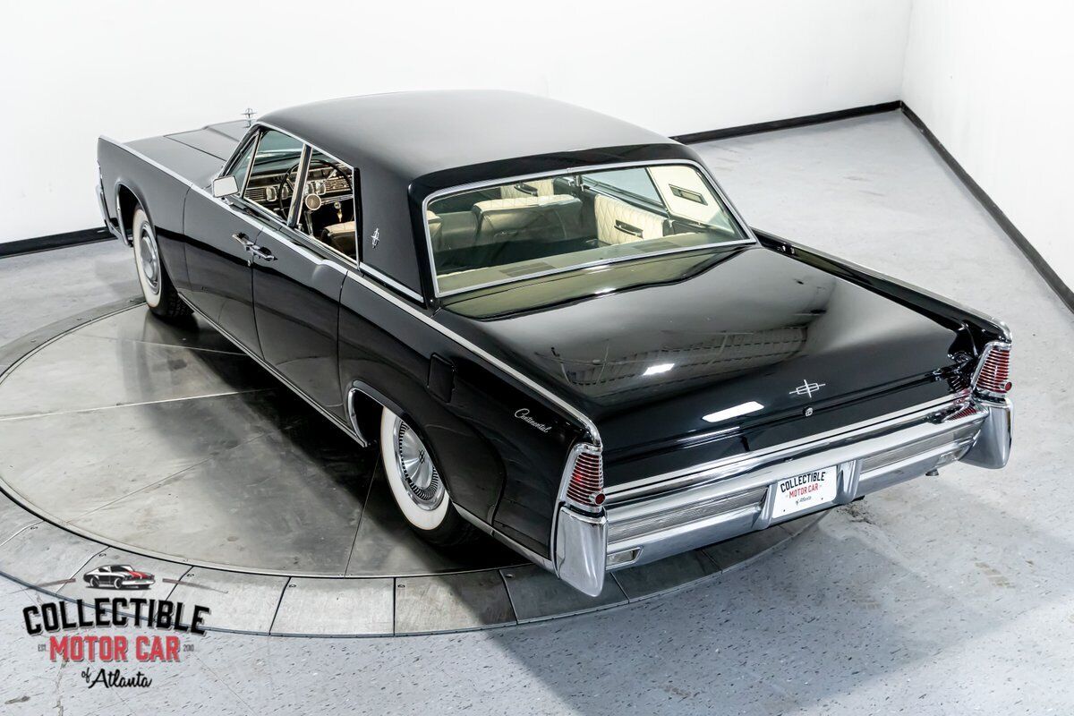 Lincoln-Continental-1965-Sedan-27