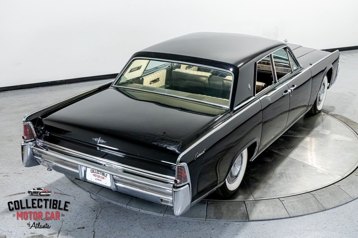 Lincoln-Continental-1965-Sedan-29