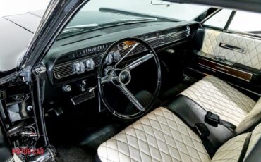 Lincoln-Continental-1965-Sedan-3