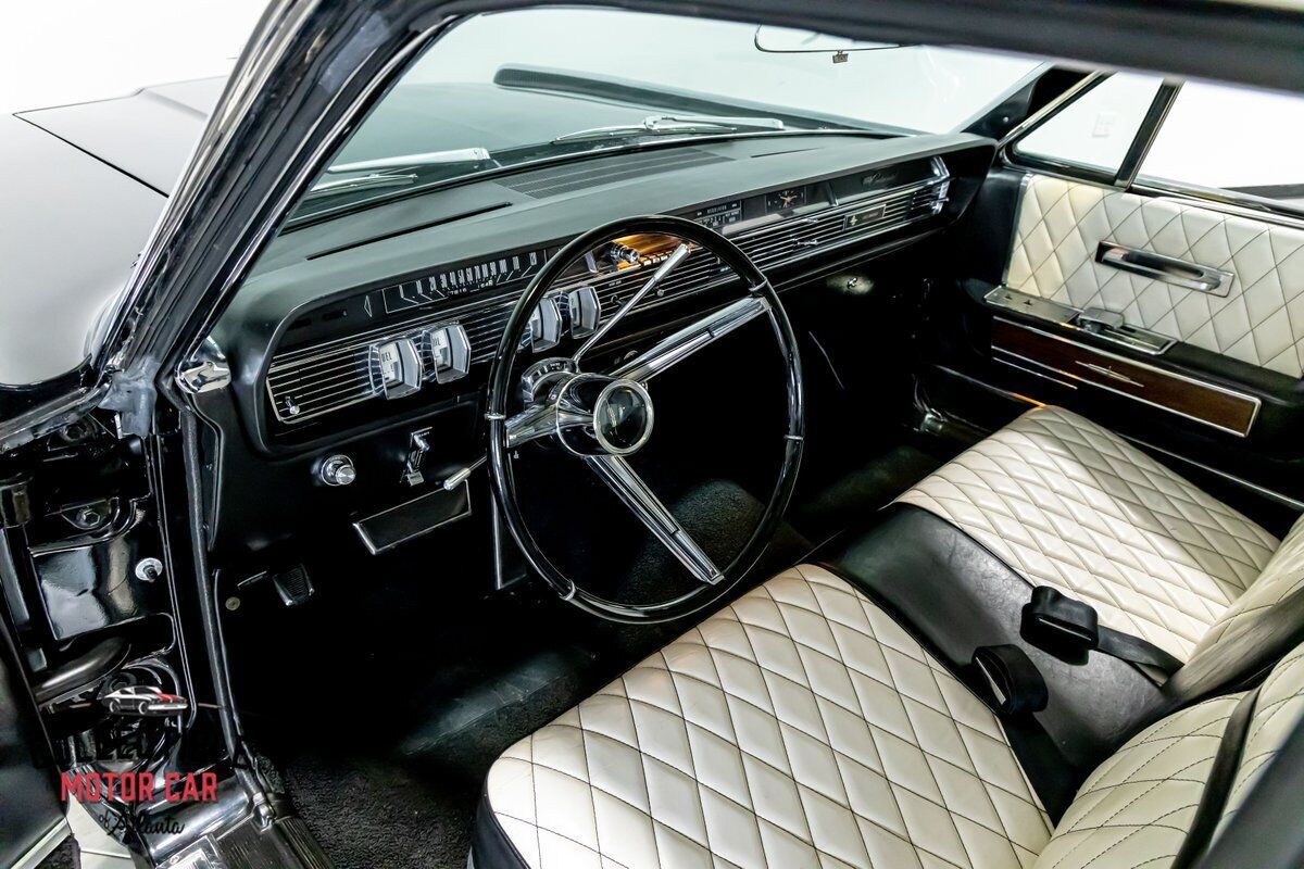 Lincoln-Continental-1965-Sedan-3