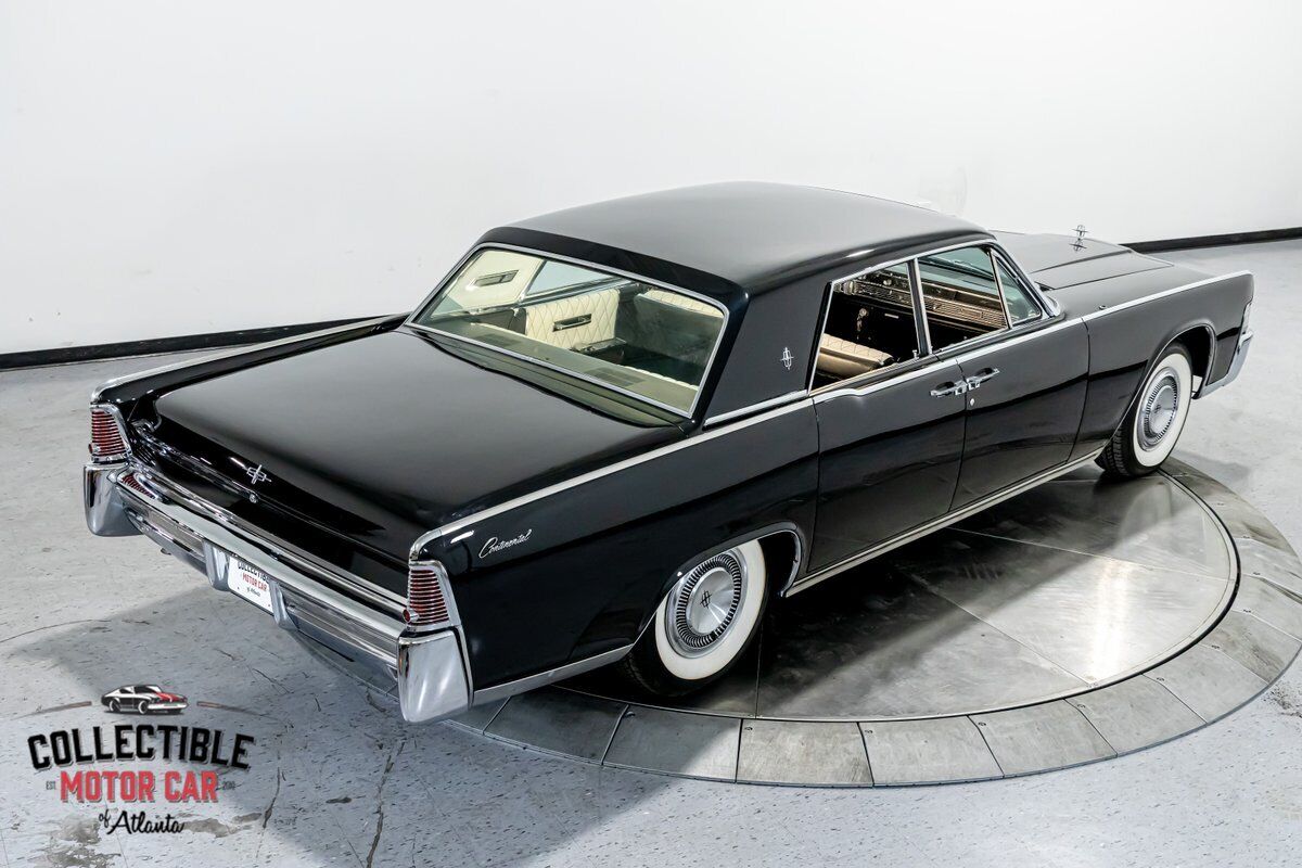 Lincoln-Continental-1965-Sedan-30