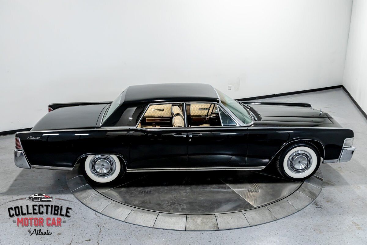 Lincoln-Continental-1965-Sedan-31
