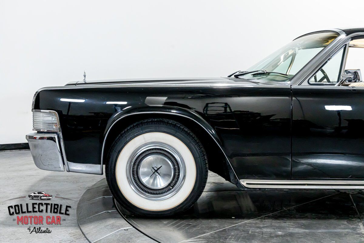 Lincoln-Continental-1965-Sedan-35