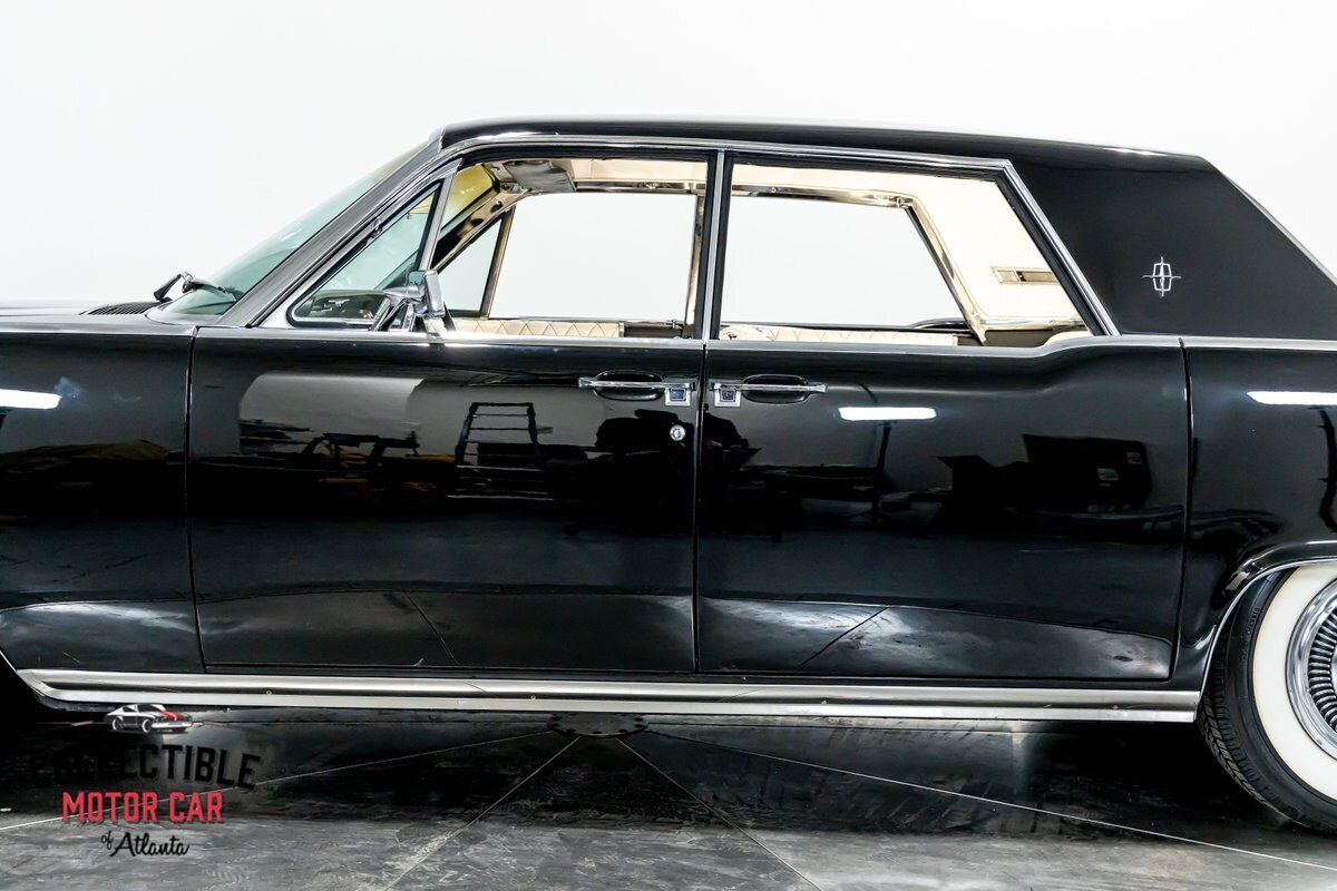 Lincoln-Continental-1965-Sedan-36