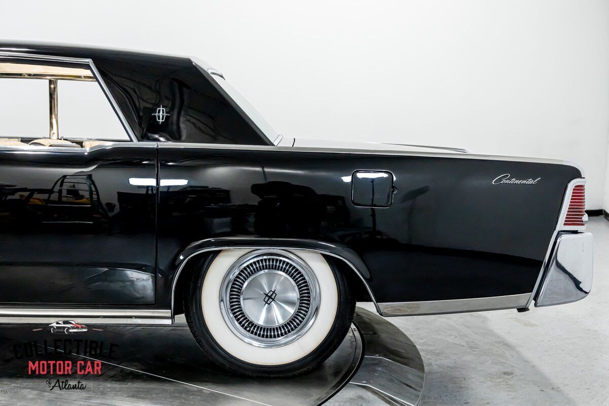 Lincoln-Continental-1965-Sedan-37
