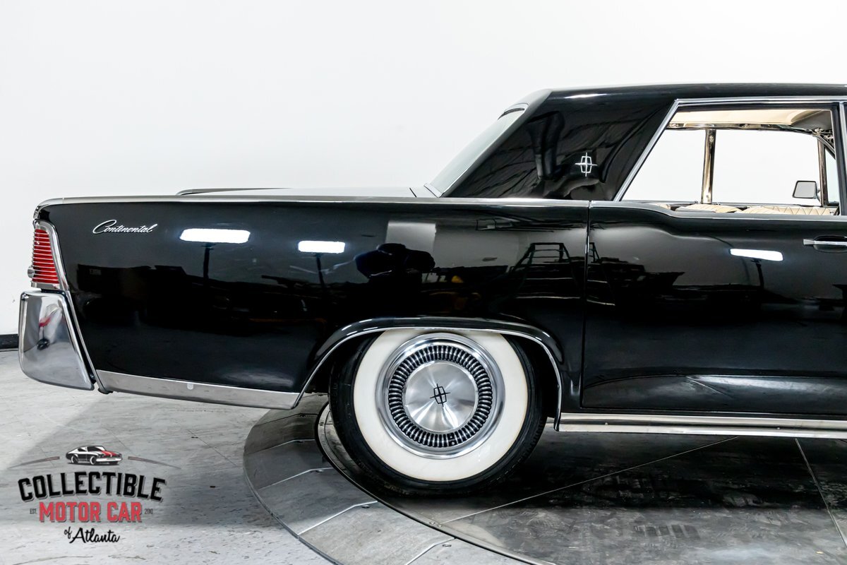 Lincoln-Continental-1965-Sedan-38