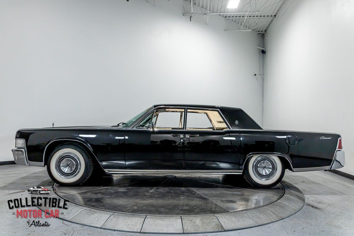Lincoln-Continental-1965-Sedan-7