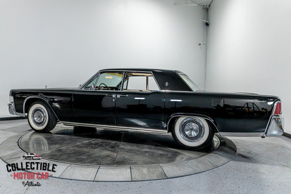Lincoln-Continental-1965-Sedan-8