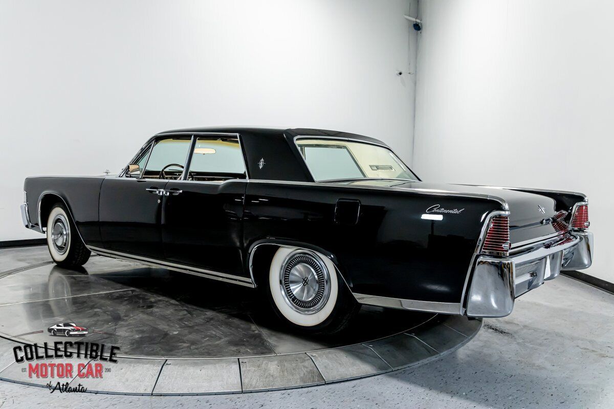 Lincoln-Continental-1965-Sedan-9