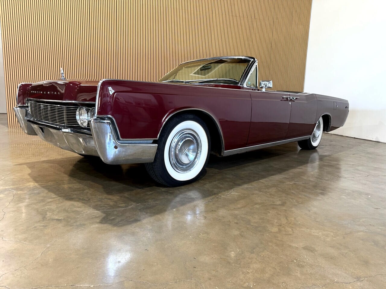 Lincoln-Continental-1967-Classic-Car-1