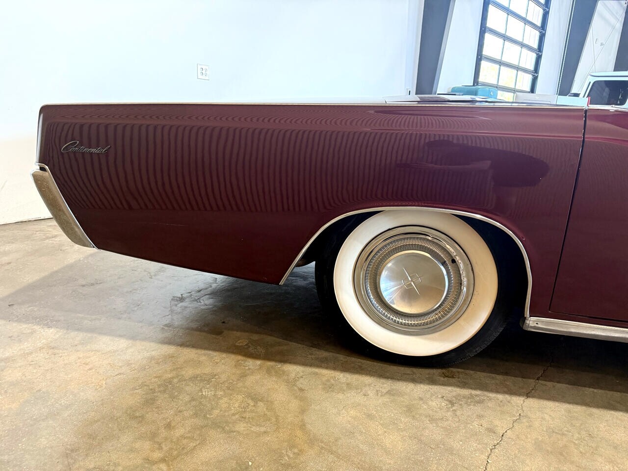 Lincoln-Continental-1967-Classic-Car-12