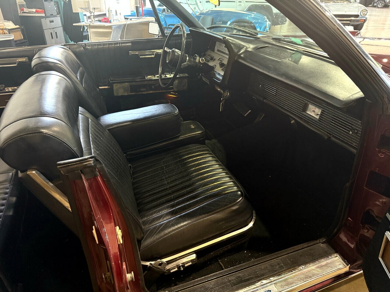 Lincoln-Continental-1967-Classic-Car-15