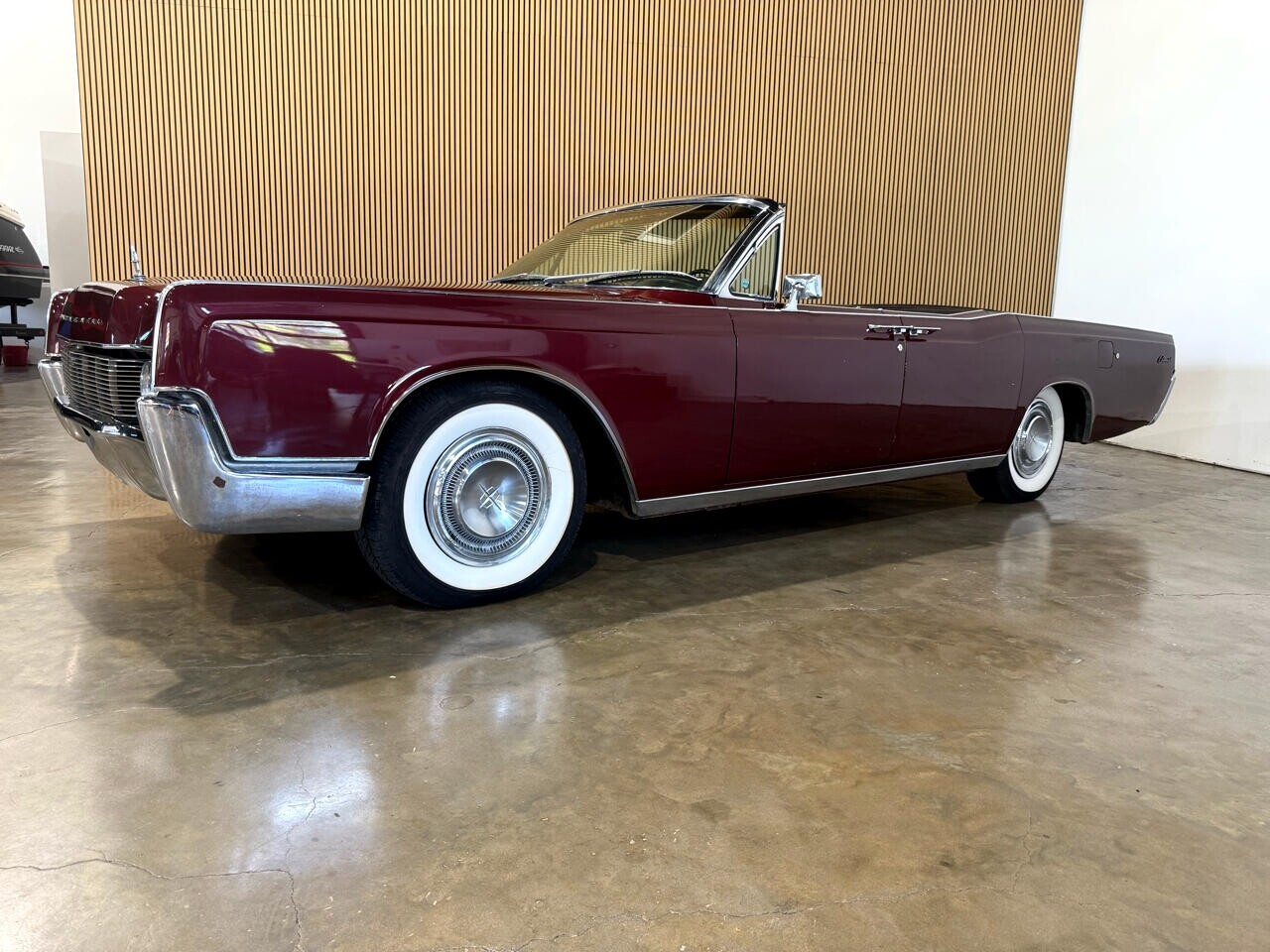 Lincoln-Continental-1967-Classic-Car-2