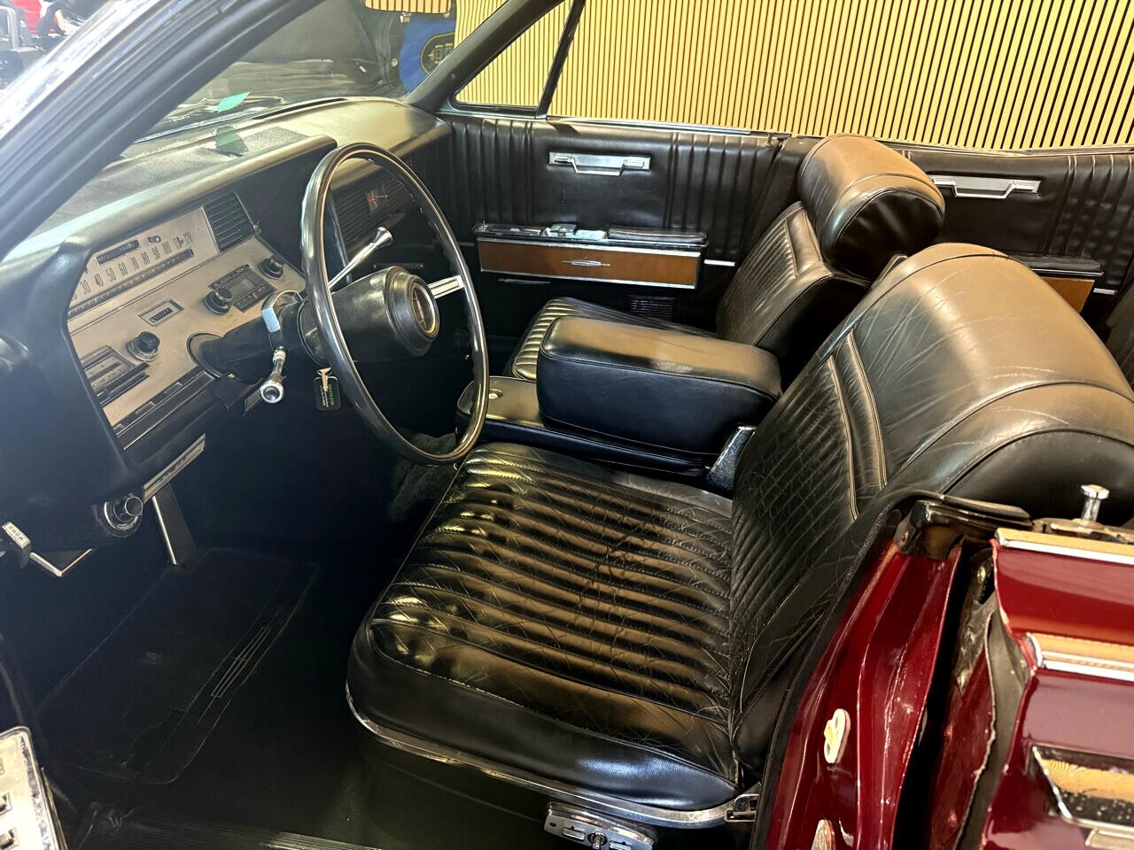 Lincoln-Continental-1967-Classic-Car-24