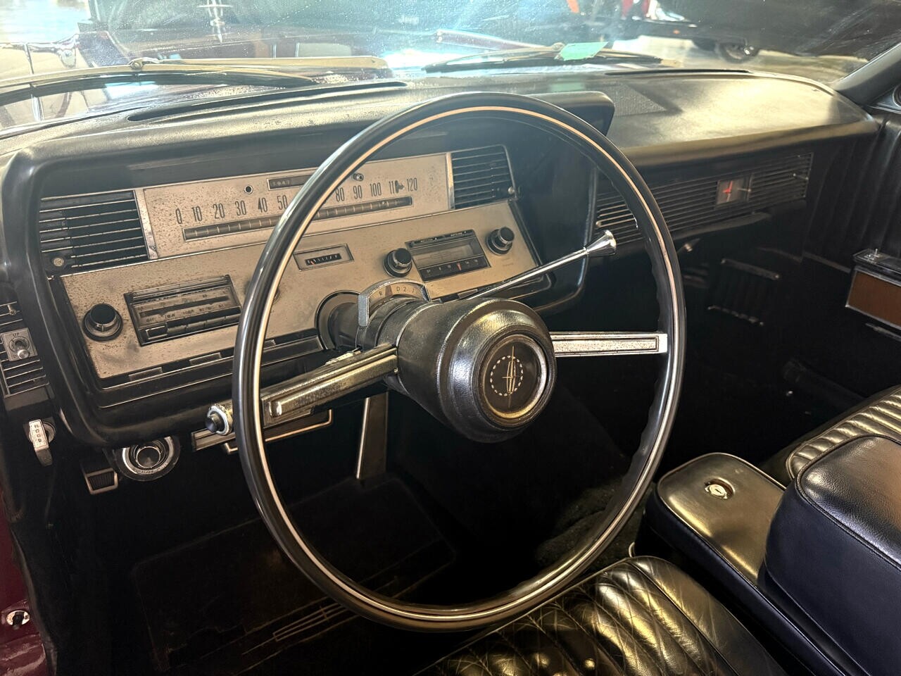 Lincoln-Continental-1967-Classic-Car-26